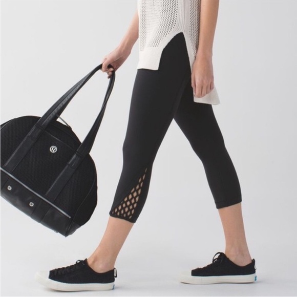 LULULEMON True Self Crop II Luon Lattice Capri Black Size 6 - Picture 2 of 16